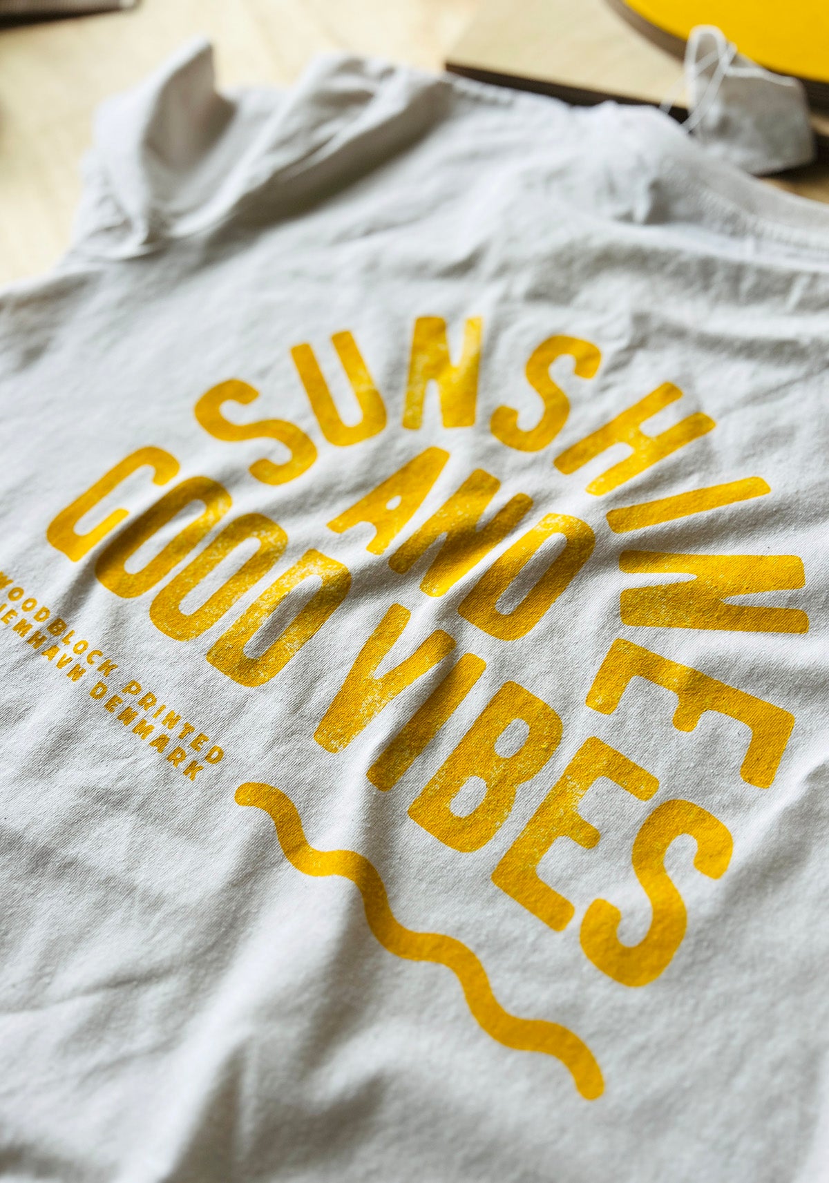 Tee "Sunshine and Good Vibes"